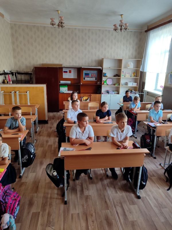 3 сентября сотрудники Зуевской библиотеки-филиала №5 провели для учащихся ГБОУ "СШ № 11 г.о. Харцызск" мероприятие «Детям планеты – мир без тревоги и слез» 3 сентября сотрудники Зуевской библиотеки-филиала №5 провели для учащихся ГБОУ "СШ № 11 г.о. Харцызск" мероприятие «Детям планеты – мир без тревоги и слез»
