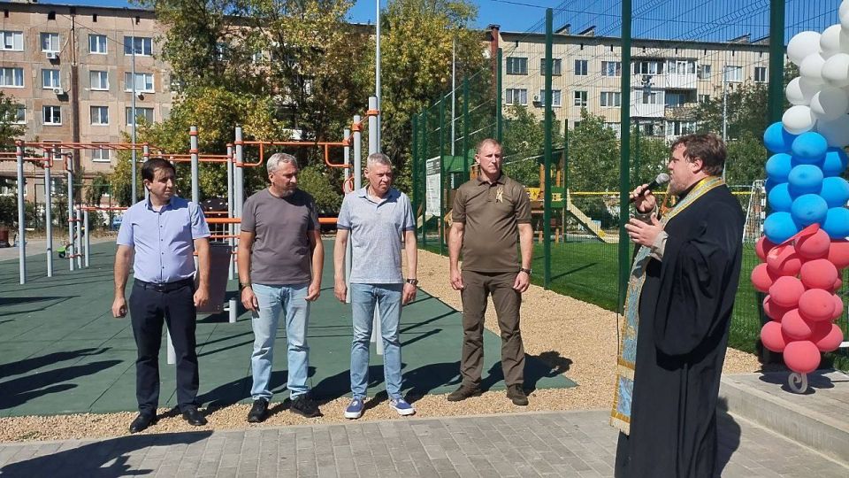 Александр Шатов: В Ждановке состоялось открытие новой спортивной площадки и футбольного поля Александр Шатов: В Ждановке состоялось открытие новой спортивной площадки и футбольного поля