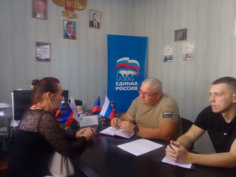 Юрий Будрин: Сегодня, 3 сентября 2025 года, по поручению Главы Республики Дениса Пушилина, заместитель руководителя Управы Александр Дёмин провел встречу с трудовым коллективом ГБПОУ "Донецкий техникум профессиональных... Юрий Будрин: Сегодня, 3 сентября 2025 года, по поручению Главы Республики Дениса Пушилина, заместитель руководителя Управы Александр Дёмин провел встречу с трудовым коллективом ГБПОУ "Донецкий техникум профессиональных...
