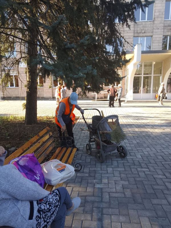 Выполнена уборка территорий благоустройства г. Ясиноватая Выполнена уборка территорий благоустройства г. Ясиноватая
