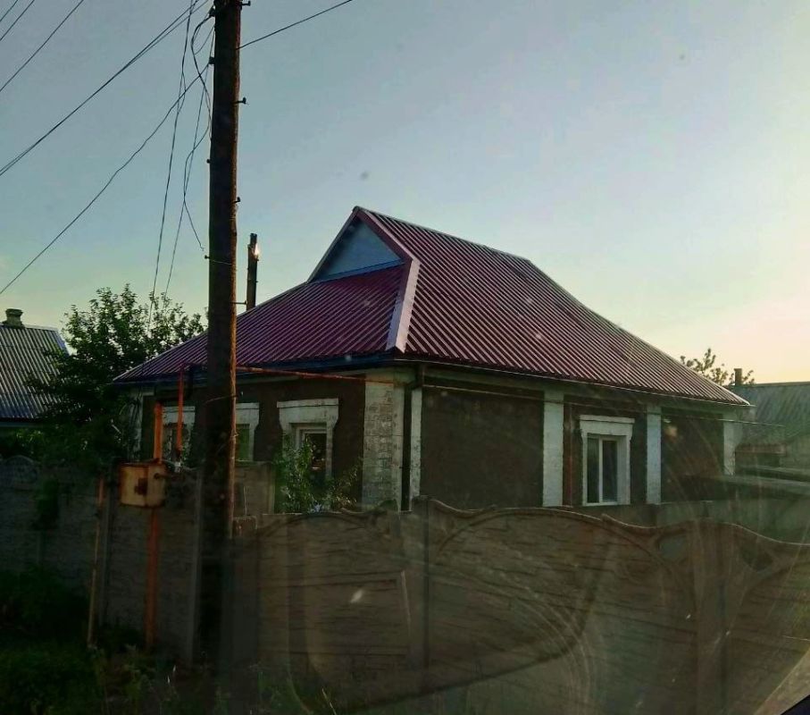 Александр Пеняев: Завершили ремонт кровли жилого дома по ул. Есенина в Ясиноватой Александр Пеняев: Завершили ремонт кровли жилого дома по ул. Есенина в Ясиноватой