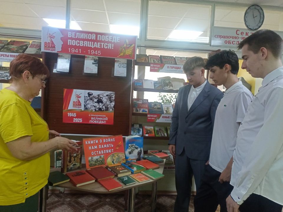 В библиотеке Кировского прошло мероприятие ко Дню освобождения Донбасса В библиотеке Кировского прошло мероприятие ко Дню освобождения Донбасса