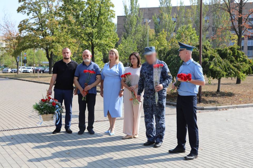 Заместитель начальника ГУФСИН России по ДНР принял участие в мероприятиях ко Дню солидарности в борьбе с терроризмом Заместитель начальника ГУФСИН России по ДНР принял участие в мероприятиях ко Дню солидарности в борьбе с терроризмом