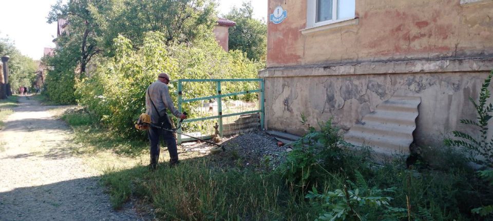 3 сентября, в преддверии празднования 82-й годовщины освобождения Макеевки и Донбасса от немецко-фашистских захватчиков и Дня города Макеевка в Кировском внутригородском районе города Макеевки продолжаются работы по... 3 сентября, в преддверии празднования 82-й годовщины освобождения Макеевки и Донбасса от немецко-фашистских захватчиков и Дня города Макеевка в Кировском внутригородском районе города Макеевки продолжаются работы по...