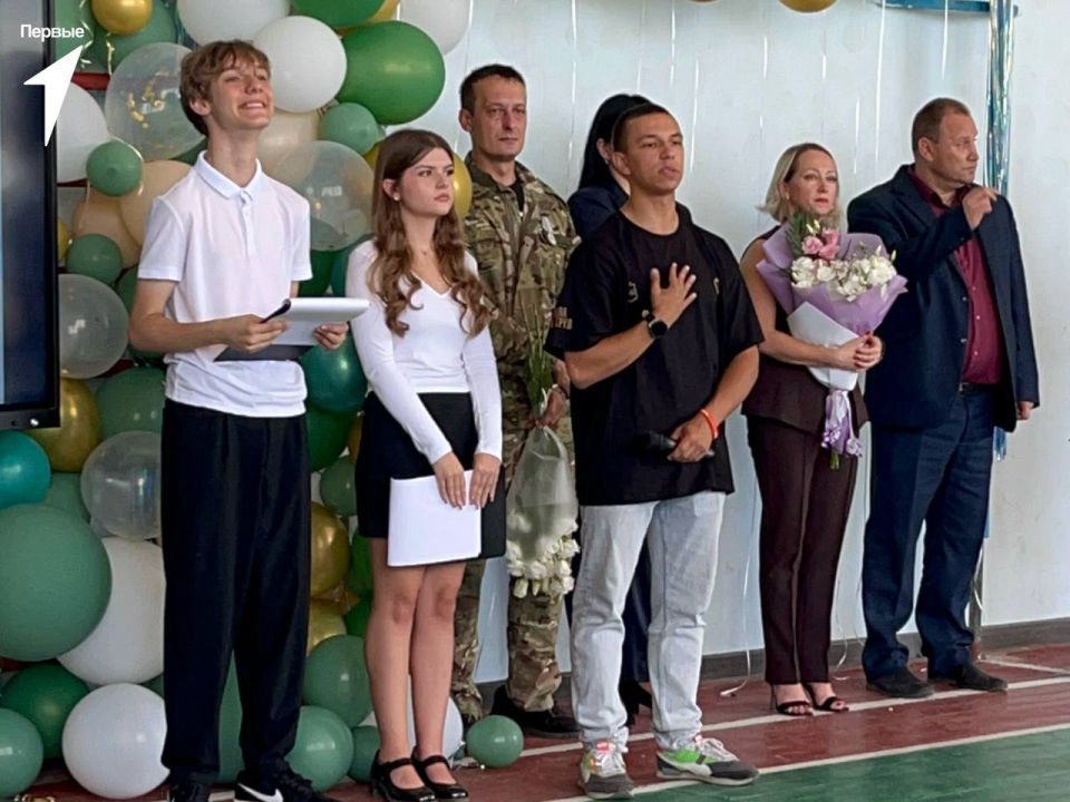 1 сентября — день, когда начинается новый учебный год, и мы с радостью отмечаем это событие вместе с нашими друзьями! 1 сентября — день, когда начинается новый учебный год, и мы с радостью отмечаем это событие вместе с нашими друзьями!