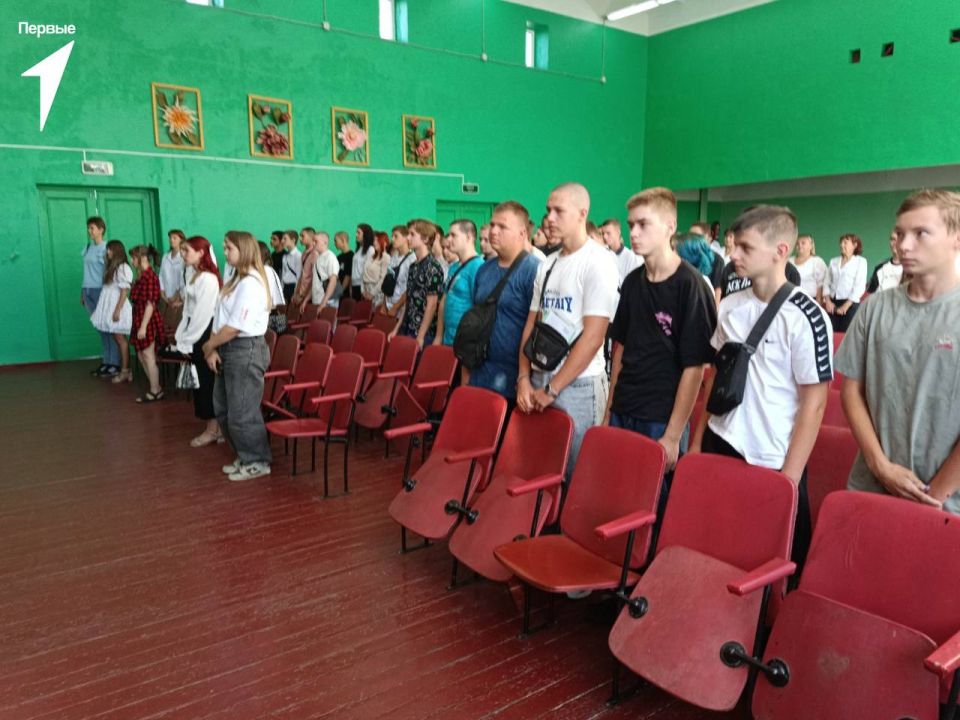 1 сентября — день, когда начинается новый учебный год, и мы с радостью отмечаем это событие вместе с нашими друзьями! 1 сентября — день, когда начинается новый учебный год, и мы с радостью отмечаем это событие вместе с нашими друзьями!
