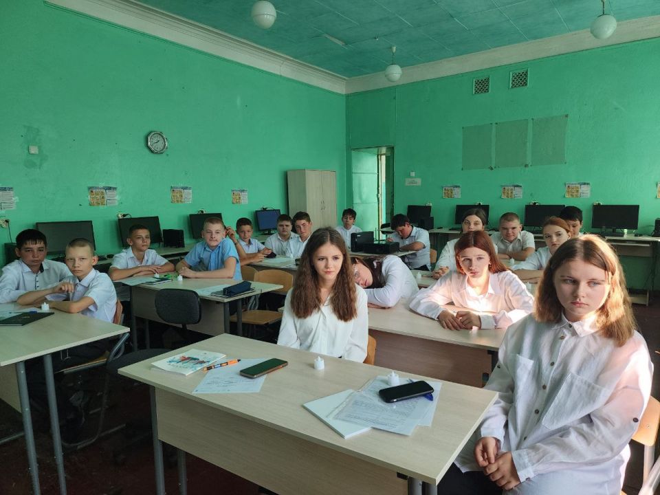 В учебных заведениях Кировского прошли уроки, посвященные Дню солидарности в борьбе с терроризмом В учебных заведениях Кировского прошли уроки, посвященные Дню солидарности в борьбе с терроризмом