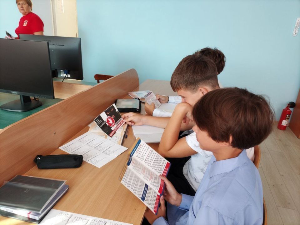 Акция «Мы против террора»: молодёжь Ясиноватой объединяется в борьбе с терроризмом Акция «Мы против террора»: молодёжь Ясиноватой объединяется в борьбе с терроризмом