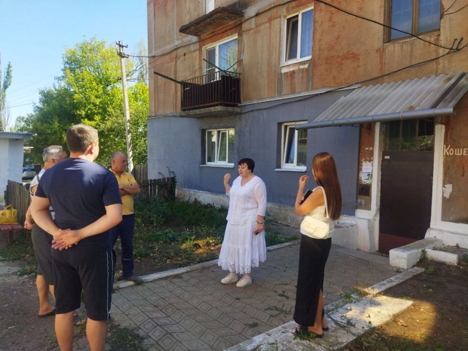 Член Общественного совета обсудила с жителями Кировского вопросы благоустройства Член Общественного совета обсудила с жителями Кировского вопросы благоустройства