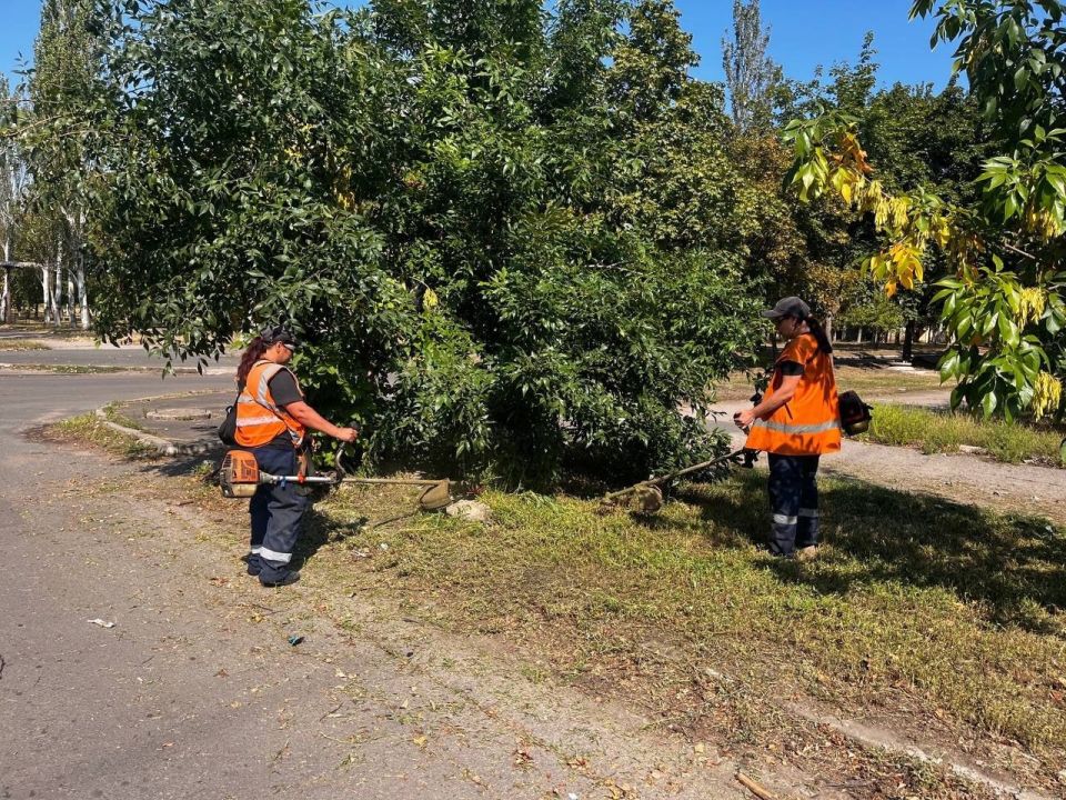 МУП «Простор» ежедневно выполняет все необходимые работы по содержанию городских улиц МУП «Простор» ежедневно выполняет все необходимые работы по содержанию городских улиц