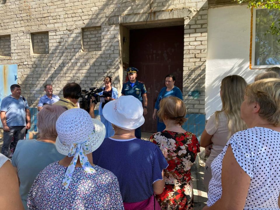 Виктория Жукова: Сегодня провела встречу с жителями в городе Зугрэс по адресу: ул. 60 лет Октября, дом 43. Регулярные встречи с гражданами проводятся по поручению Главы Республики Дениса Пушилина Виктория Жукова: Сегодня провела встречу с жителями в городе Зугрэс по адресу: ул. 60 лет Октября, дом 43. Регулярные встречи с гражданами проводятся по поручению Главы Республики Дениса Пушилина