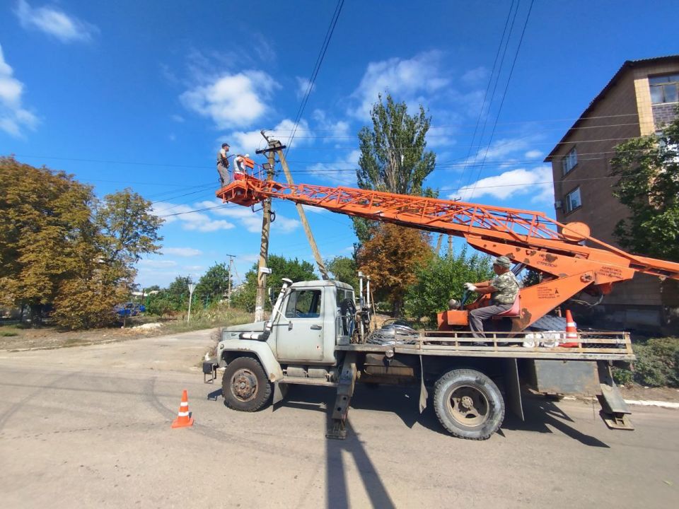 В Марьяновке устанавливают новые уличные фонари В Марьяновке устанавливают новые уличные фонари