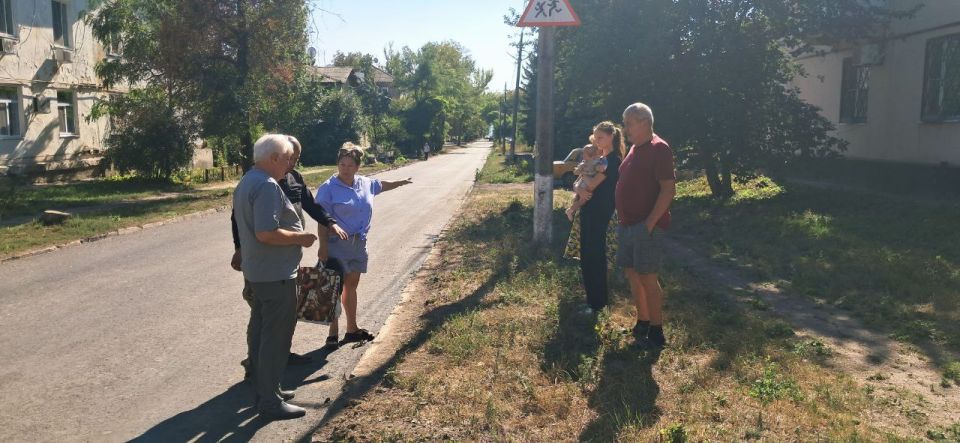 Сегодня,4 сентября, руководитель Управы Центрально-Городского внутригородского района Владимир Меша провел встречи на подведомственной территории по адресу: г. Макеевка, ул.Заслонова,3 и ул. Трояновского 79/7 Сегодня,4 сентября, руководитель Управы Центрально-Городского внутригородского района Владимир Меша провел встречи на подведомственной территории по адресу: г. Макеевка, ул.Заслонова,3 и ул. Трояновского 79/7