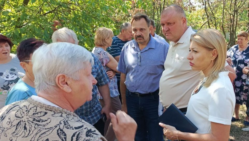 Сегодня, 4 сентября 2025 года, по поручению Главы Республики Дениса Пушилина, в рамках проекта "Управдом", реализуемого Единой Россией провел встречу с жителями по адресу: ул. Лизы Чайкиной,10 Сегодня, 4 сентября 2025 года, по поручению Главы Республики Дениса Пушилина, в рамках проекта "Управдом", реализуемого Единой Россией провел встречу с жителями по адресу: ул. Лизы Чайкиной,10