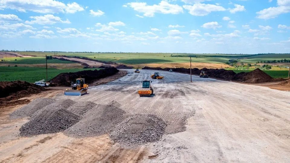 Федеральные дорожники проинспектировали ход работ на трассе Р-280 «Новороссия» Федеральные дорожники проинспектировали ход работ на трассе Р-280 «Новороссия»