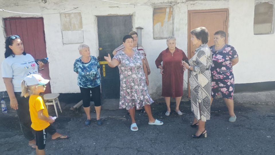 Валентина Харлашка: 4 сентября, провела встречу с жителями района на подведомственной территории по ул. Ковалевской, 9 Валентина Харлашка: 4 сентября, провела встречу с жителями района на подведомственной территории по ул. Ковалевской, 9