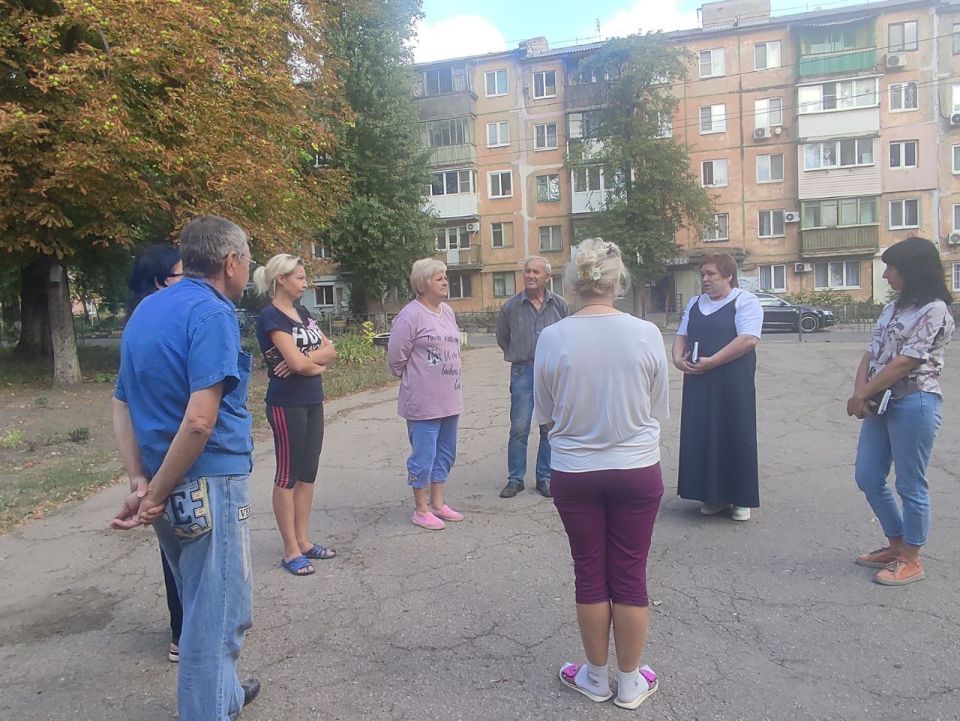#80регион. 4 сентября, заместитель руководителя Управы Кировского внутригородского района Администрации городского округа Макеевка Донецкой Народной Республики Ирина Воронина провела встречу с жителями района на... #80регион. 4 сентября, заместитель руководителя Управы Кировского внутригородского района Администрации городского округа Макеевка Донецкой Народной Республики Ирина Воронина провела встречу с жителями района на...