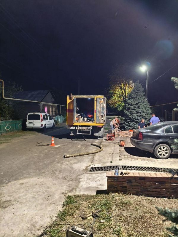В Тельманово устранили аварию на сетях водоснабжения при поддержке Свердловской области В Тельманово устранили аварию на сетях водоснабжения при поддержке Свердловской области