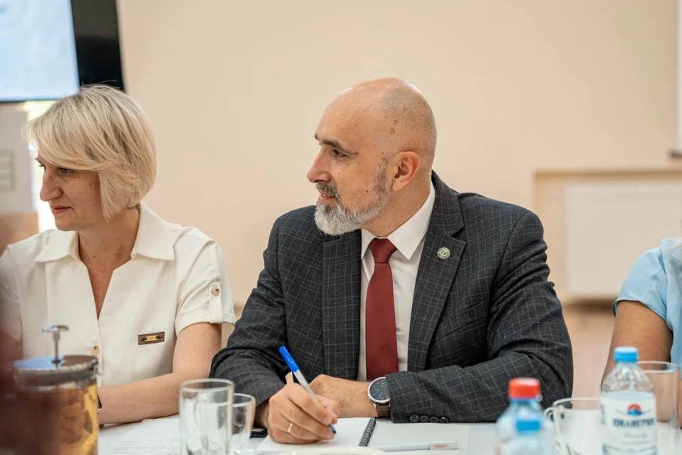 Друзья, мы в Донецке! С Первым заместителем Руководителя Администрации Президента РФ Сергеем Владиленовичем Кириенко и Главой ДНР Денисом Владимировичем Пушилиным посетили стройплощадку будущего молодежного центра Друзья, мы в Донецке! С Первым заместителем Руководителя Администрации Президента РФ Сергеем Владиленовичем Кириенко и Главой ДНР Денисом Владимировичем Пушилиным посетили стройплощадку будущего молодежного центра