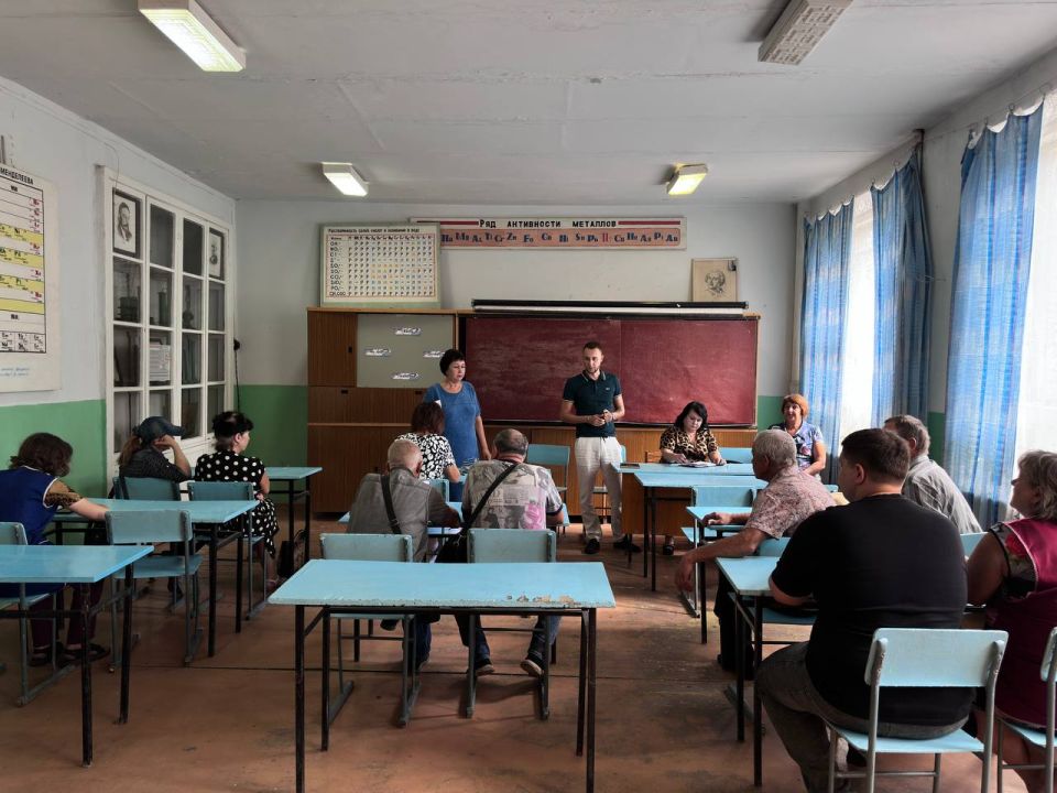 Владислав Подкова: Продолжаю рабочие выезды – в Новом Свете пообщался с коллективом Комсомольского индустриального техникума Владислав Подкова: Продолжаю рабочие выезды – в Новом Свете пообщался с коллективом Комсомольского индустриального техникума