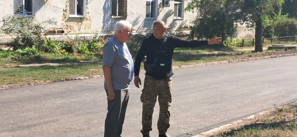 Сегодня,4 сентября, руководитель Управы Центрально-Городского внутригородского района Владимир Меша провел встречи на подведомственной территории по адресу: г. Макеевка, ул.Заслонова,3 и ул. Трояновского 79/7 Сегодня,4 сентября, руководитель Управы Центрально-Городского внутригородского района Владимир Меша провел встречи на подведомственной территории по адресу: г. Макеевка, ул.Заслонова,3 и ул. Трояновского 79/7