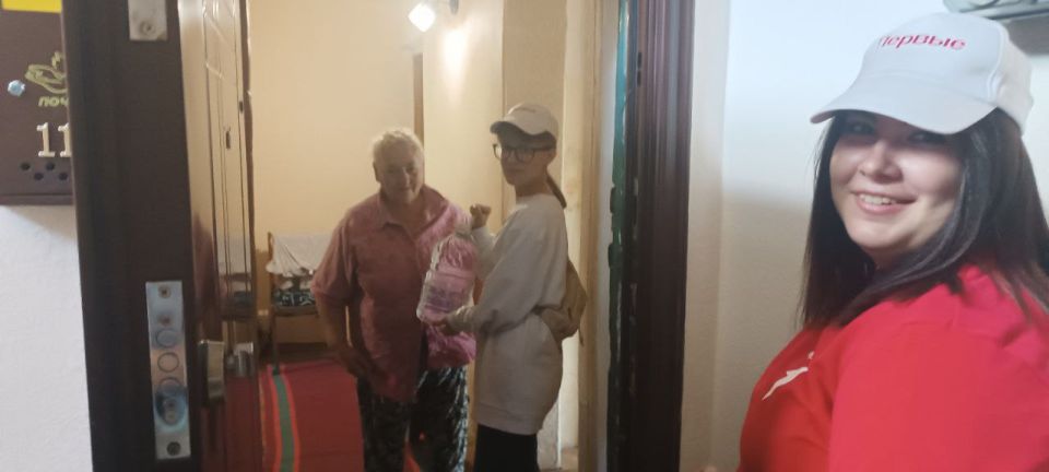 Константин Зинченко: В связи с водным кризисом Глава ДНР Денис Пушилин обратился ко всем неравнодушным жителям Республики с призывом объединиться для оказания помощи тем, кто остро нуждается в доступе к чистой питьевой воде Константин Зинченко: В связи с водным кризисом Глава ДНР Денис Пушилин обратился ко всем неравнодушным жителям Республики с призывом объединиться для оказания помощи тем, кто остро нуждается в доступе к чистой питьевой воде