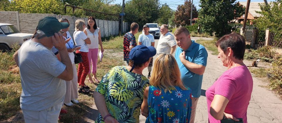 Сегодня, 4 сентября 2025 года, по поручению Главы Республики Дениса Пушилина, депутат Народного Совета ДНР Владимир Чекун провел встречу с жителями по адресу: ул. Старицкого, 43 Сегодня, 4 сентября 2025 года, по поручению Главы Республики Дениса Пушилина, депутат Народного Совета ДНР Владимир Чекун провел встречу с жителями по адресу: ул. Старицкого, 43