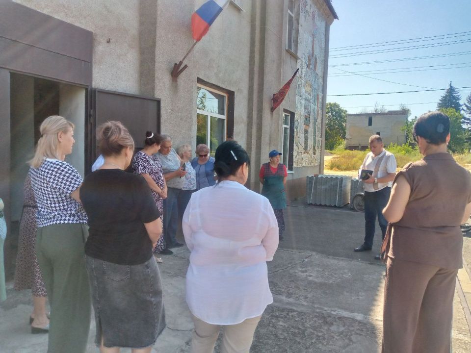 Таймураз Арсоев: В рамках постоянного диалога с населением, инициированного Главой ДНР Денисом Пушилиным, встретился с жителями села Ближнее Таймураз Арсоев: В рамках постоянного диалога с населением, инициированного Главой ДНР Денисом Пушилиным, встретился с жителями села Ближнее
