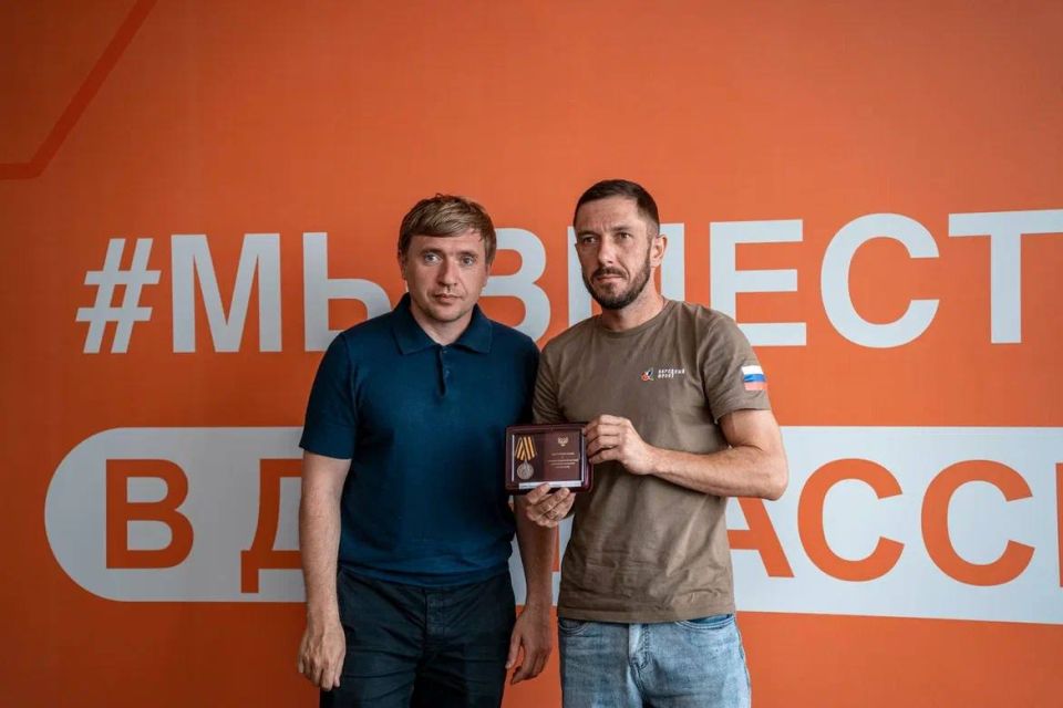 Друзья, мы в Донецке! С Первым заместителем Руководителя Администрации Президента РФ Сергеем Владиленовичем Кириенко и Главой ДНР Денисом Владимировичем Пушилиным посетили стройплощадку будущего молодежного центра Друзья, мы в Донецке! С Первым заместителем Руководителя Администрации Президента РФ Сергеем Владиленовичем Кириенко и Главой ДНР Денисом Владимировичем Пушилиным посетили стройплощадку будущего молодежного центра