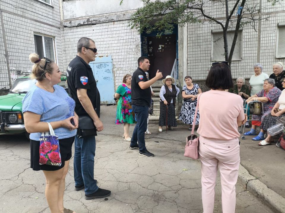 Председатель #Комитет_по_образованию_науке_культуре_и_делам_общественных_организаций Сергей Ярош (фракция «Единая Россия») совместно с заместителем руководителя Управы Кировского внутригородского района Администрации... Председатель #Комитет_по_образованию_науке_культуре_и_делам_общественных_организаций Сергей Ярош (фракция «Единая Россия») совместно с заместителем руководителя Управы Кировского внутригородского района Администрации...