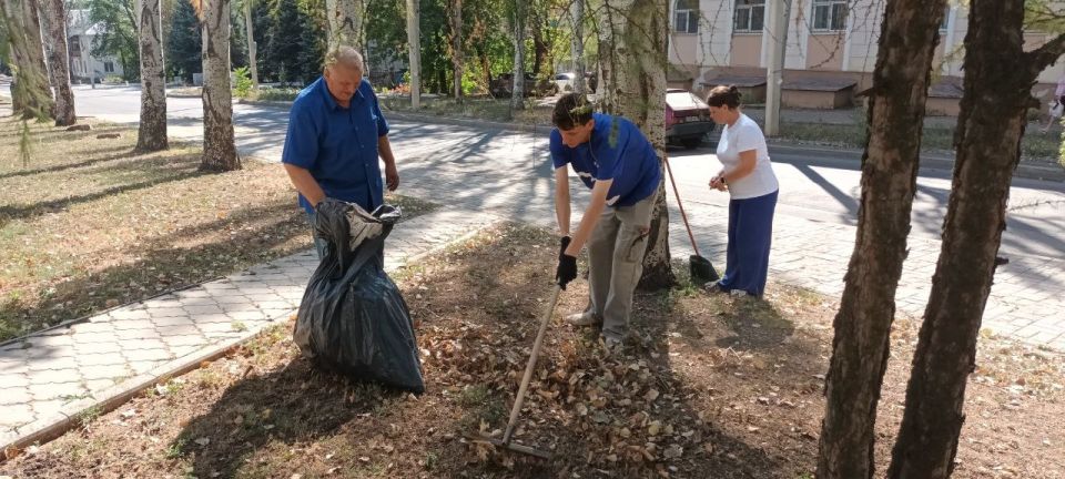 Продолжается реализация экологической акции «Чистый четверг», которая проводится в рамках проекта «Городская среда» Всероссийской политической партии «Единая Россия» Продолжается реализация экологической акции «Чистый четверг», которая проводится в рамках проекта «Городская среда» Всероссийской политической партии «Единая Россия»