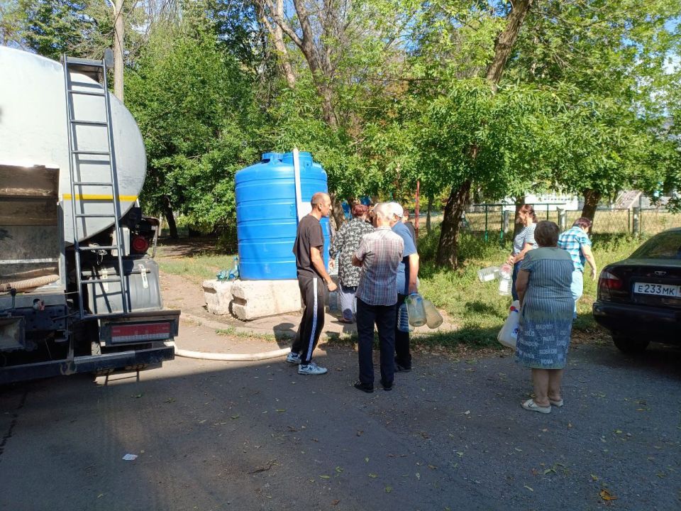 Сергей Желновач: Продолжаем доставлять воду нашим жителям Сергей Желновач: Продолжаем доставлять воду нашим жителям