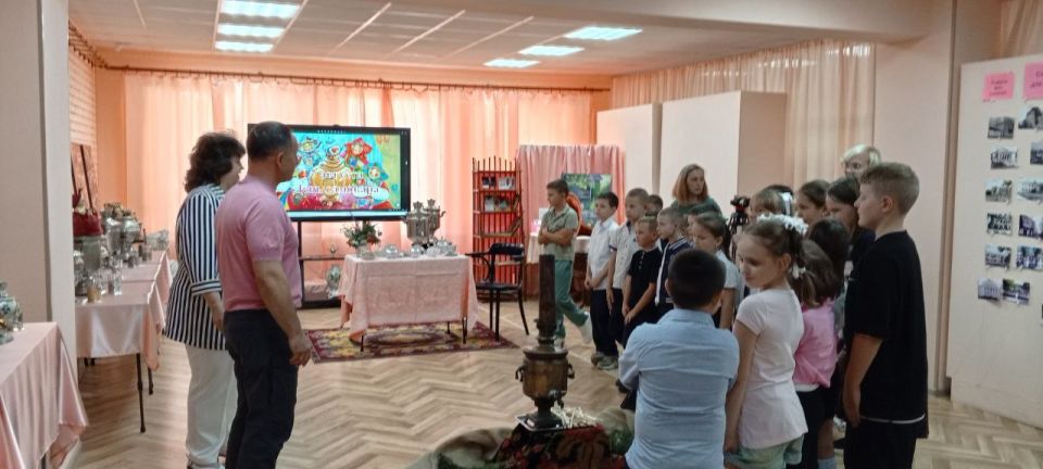 Александр Пеняев: Накануне я посетил выставку самоваров в нашем Ясиноватском музее, которая проходит в рамках республиканской программы «Культурный август» Александр Пеняев: Накануне я посетил выставку самоваров в нашем Ясиноватском музее, которая проходит в рамках республиканской программы «Культурный август»