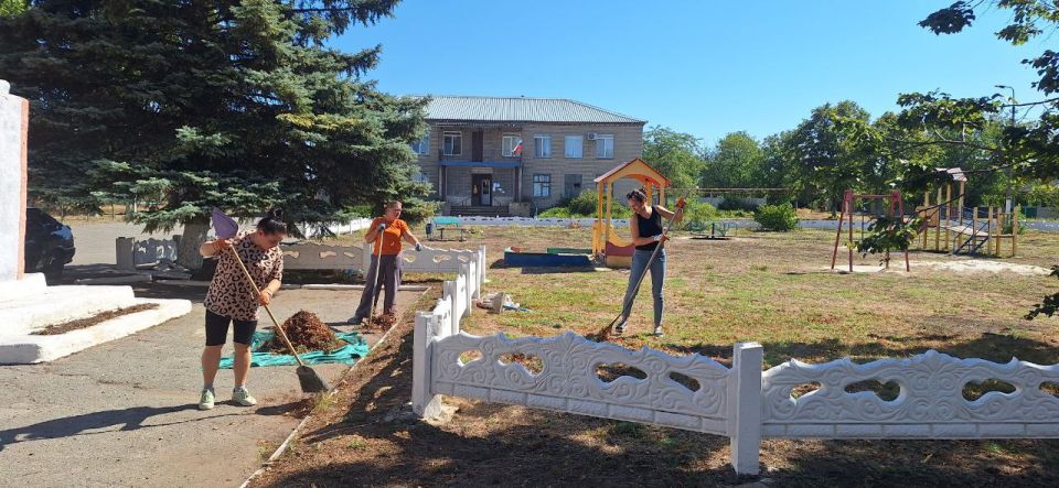 В Старобешевском округе прошла акция «Чистый четверг» В Старобешевском округе прошла акция «Чистый четверг»
