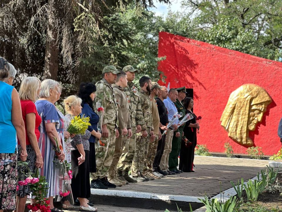 Денис Зубов: Никто не забыт: Иловайск чтит память освободителей Денис Зубов: Никто не забыт: Иловайск чтит память освободителей