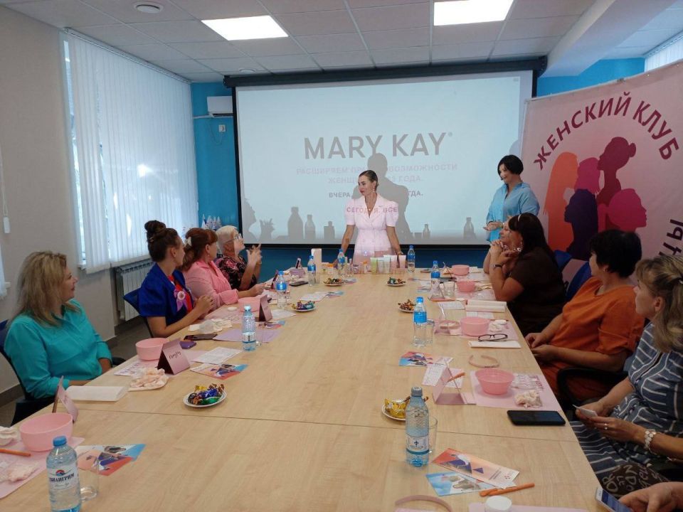 #Женский_Клуб. В Волновахском районном центре занятости прошла очередная встреча Женского клуба "Единомышленницы", на этот раз с бьюти-экспертом Mary Kay Анной Семенец ( #Женский_Клуб. В Волновахском районном центре занятости прошла очередная встреча Женского клуба "Единомышленницы", на этот раз с бьюти-экспертом Mary Kay Анной Семенец (