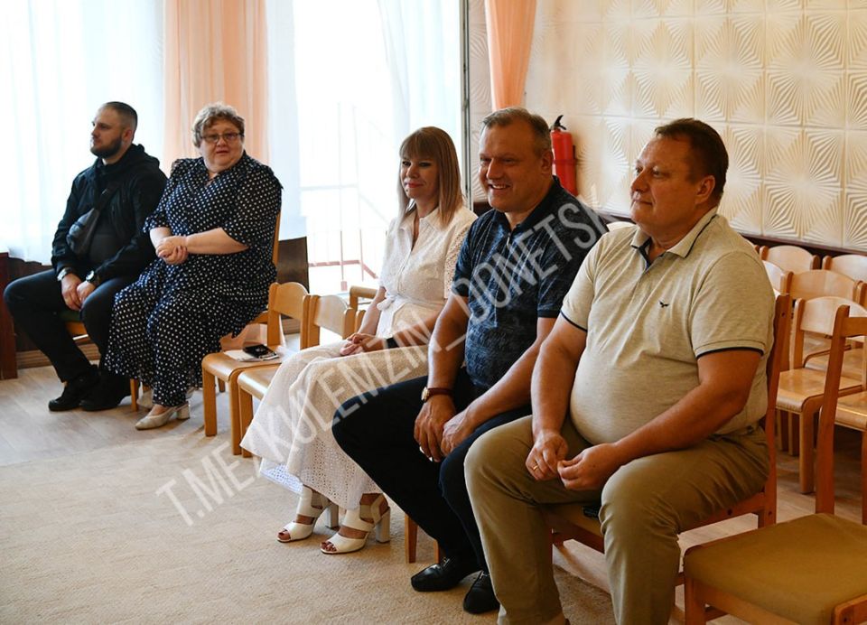 Алексей Кулемзин: Сегодня побывал на патриотическом празднике в детском саду №404, посвященному Дню освобождения Донбасса Алексей Кулемзин: Сегодня побывал на патриотическом празднике в детском саду №404, посвященному Дню освобождения Донбасса