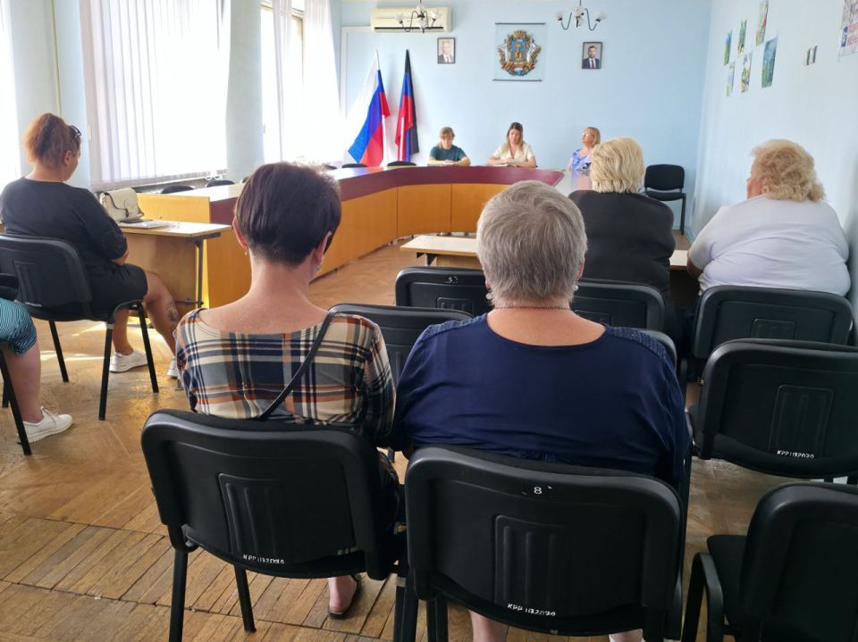 В здании Управы Куйбышевского внутригородского района Донецка прошла встреча жителей с главным врачом ГБУ ДНР «ЦГБ №17 г. Донецка» Еленой Фёдоровной Ильиной В здании Управы Куйбышевского внутригородского района Донецка прошла встреча жителей с главным врачом ГБУ ДНР «ЦГБ №17 г. Донецка» Еленой Фёдоровной Ильиной