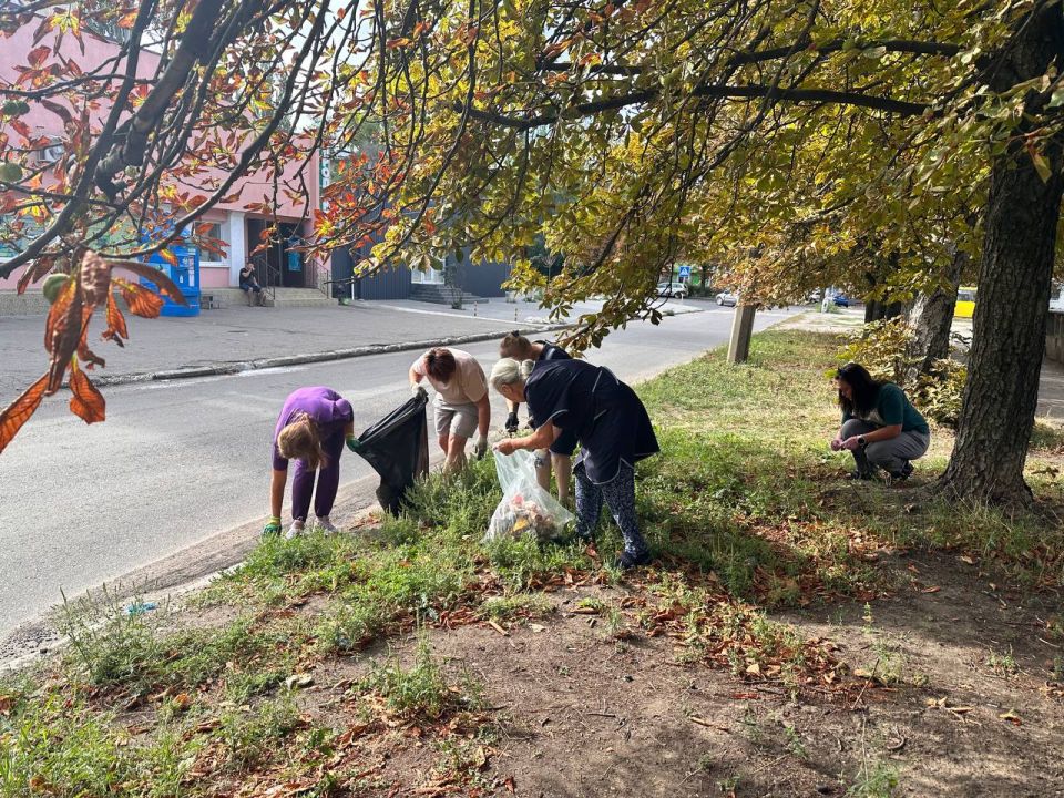 В рамках федерального проекта «Городская среда» партии «Единая Россия» в Пролетарском районе успешно реализуется экологическая акция «Чистый четверг» В рамках федерального проекта «Городская среда» партии «Единая Россия» в Пролетарском районе успешно реализуется экологическая акция «Чистый четверг»