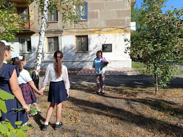 Школьники Ждановки почтили память погибших защитников Родины Школьники Ждановки почтили память погибших защитников Родины