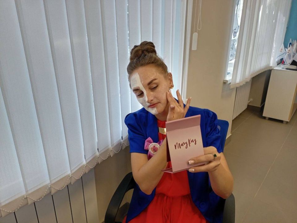 #Женский_Клуб. В Волновахском районном центре занятости прошла очередная встреча Женского клуба "Единомышленницы", на этот раз с бьюти-экспертом Mary Kay Анной Семенец ( #Женский_Клуб. В Волновахском районном центре занятости прошла очередная встреча Женского клуба "Единомышленницы", на этот раз с бьюти-экспертом Mary Kay Анной Семенец (