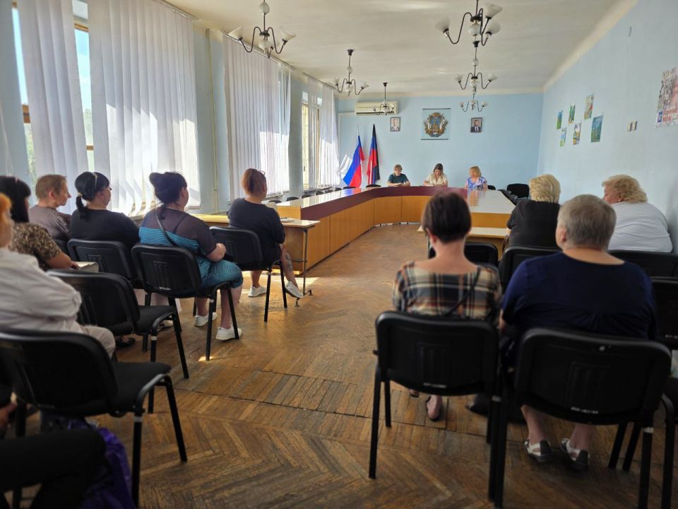 В здании Управы Куйбышевского внутригородского района Донецка прошла встреча жителей с главным врачом ГБУ ДНР «ЦГБ №17 г. Донецка» Еленой Фёдоровной Ильиной В здании Управы Куйбышевского внутригородского района Донецка прошла встреча жителей с главным врачом ГБУ ДНР «ЦГБ №17 г. Донецка» Еленой Фёдоровной Ильиной