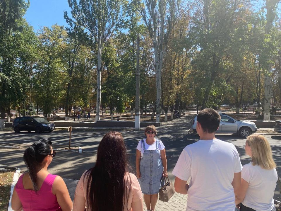 Провел прием граждан в городе Волноваха по улице Менделеева Провел прием граждан в городе Волноваха по улице Менделеева