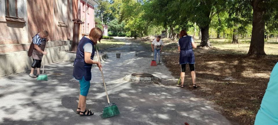 В Старобешевском округе прошла акция «Чистый четверг» В Старобешевском округе прошла акция «Чистый четверг»