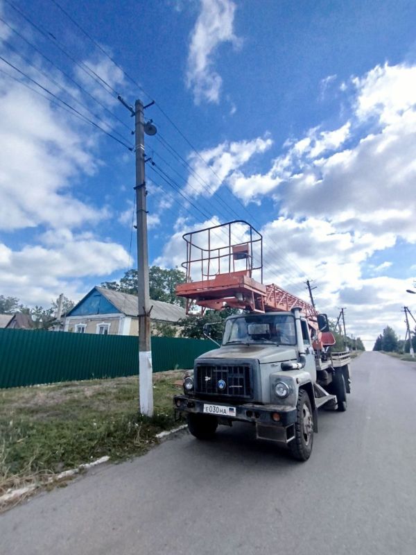 В Марьяновке устанавливают новые уличные фонари В Марьяновке устанавливают новые уличные фонари