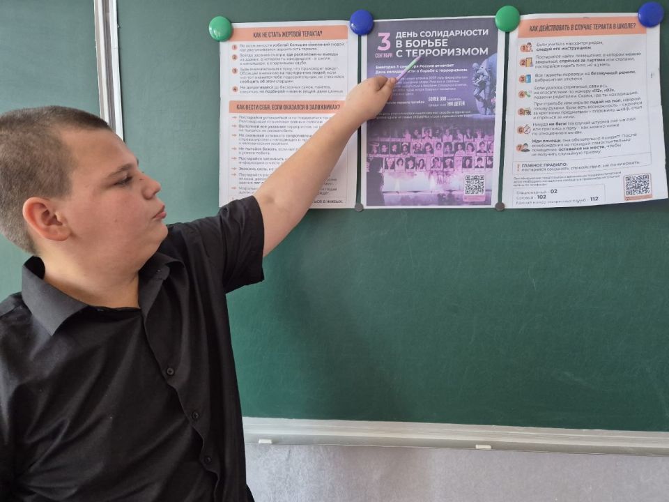 В школах Ждановки почтили память жертв терроризма и обсудили безопасность В школах Ждановки почтили память жертв терроризма и обсудили безопасность