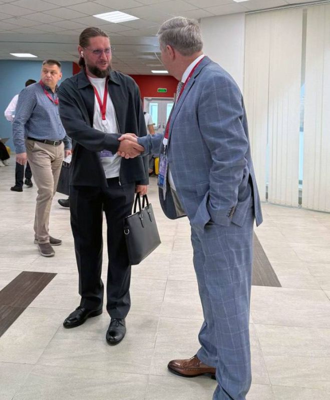 «Сотрудничество во имя мира и процветания» – такой девиз выбран в этом году для 10-го юбилейного Восточного экономического форума «Сотрудничество во имя мира и процветания» – такой девиз выбран в этом году для 10-го юбилейного Восточного экономического форума