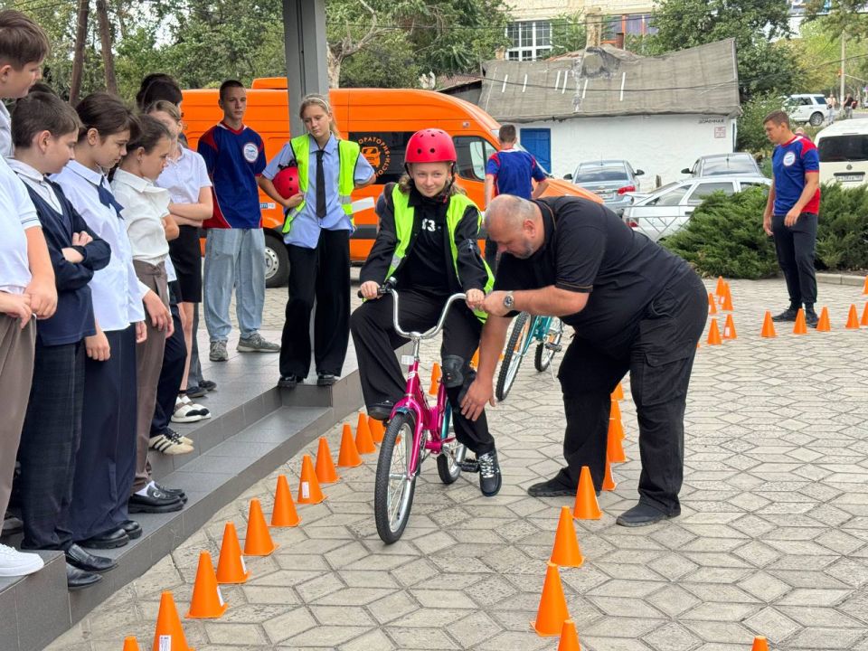 Донецкая академия транспорта провела уроки безопасности для школьников Республики Донецкая академия транспорта провела уроки безопасности для школьников Республики