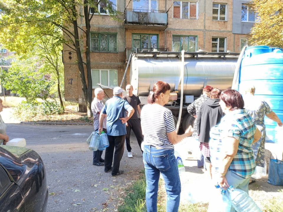 Сергей Желновач: Продолжаем доставлять воду нашим жителям Сергей Желновач: Продолжаем доставлять воду нашим жителям