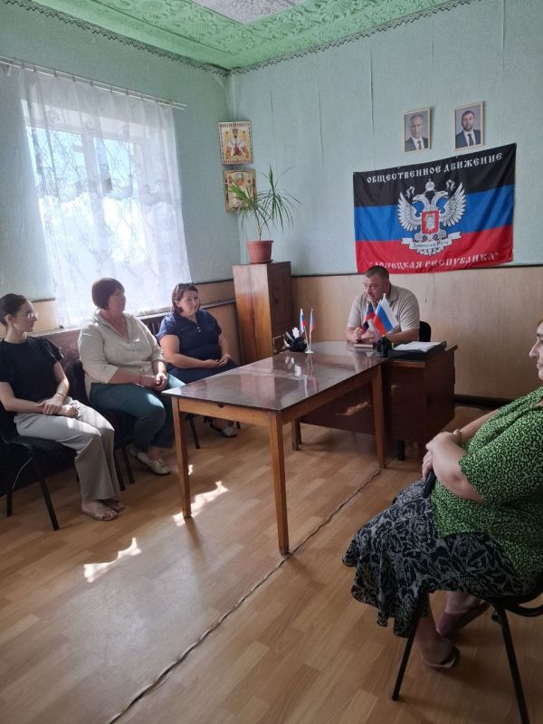 Встреча с населением. Заместитель Главы Администрации Тельмановского муниципального округа провел выездную встречу с жителями села Коньково, на которой разъяснял и отвечал на интересующие вопросы Встреча с населением. Заместитель Главы Администрации Тельмановского муниципального округа провел выездную встречу с жителями села Коньково, на которой разъяснял и отвечал на интересующие вопросы